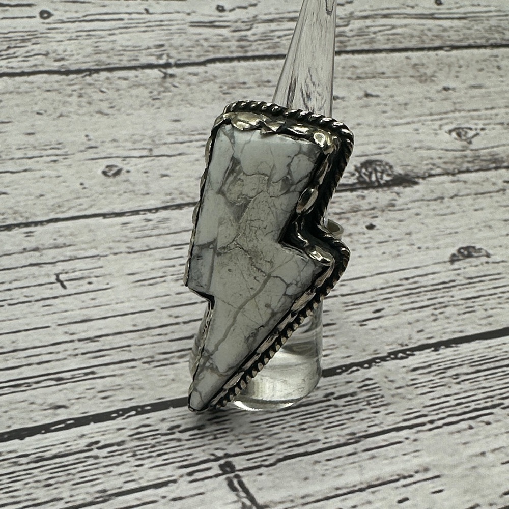 Howlite Lightning Bolt Statement Ring - Silver Tone